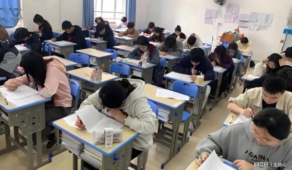 环球策路 成都几个试点12年一贯制的学校，直接把全国初中生家长都搅和迷糊